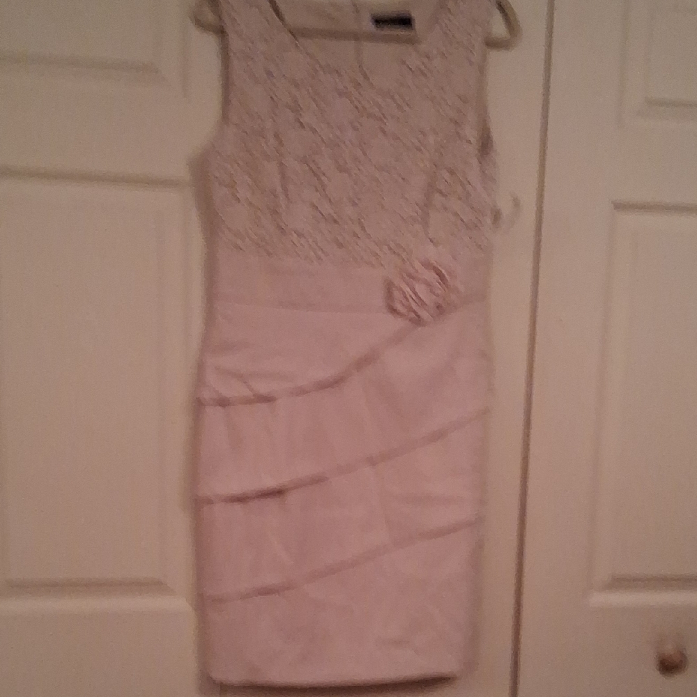 Elegant Lace Sleeveless Dress - Cream